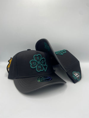1Iron Trendy Lucky Trébol Curve Snapback | SPACE CAPS