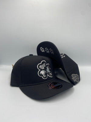 1Iron Trendy Clover Black | SPACE CAPS